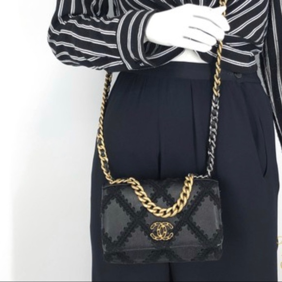 FULL SET - CHANEL 19 WOC Black Calfskin & Crochet Shoulder Bag w/ Ruthenium HW - Picture 8 of 16
